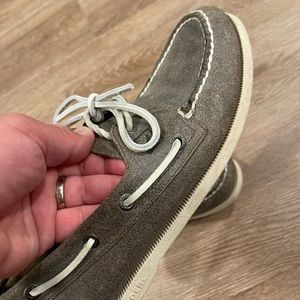 Classic leather Sperry topsider boat shoe in size 8mens.